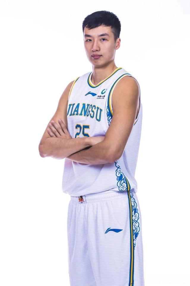 加时末段体能课后，尼斯复出首秀备战德甲，态度坚定，年轻球员得到机会